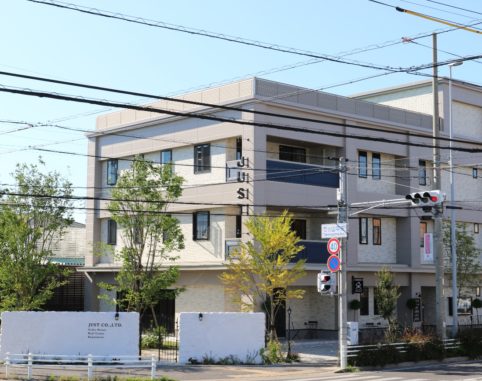 キッチンカー(移動販売車)出店者募集。